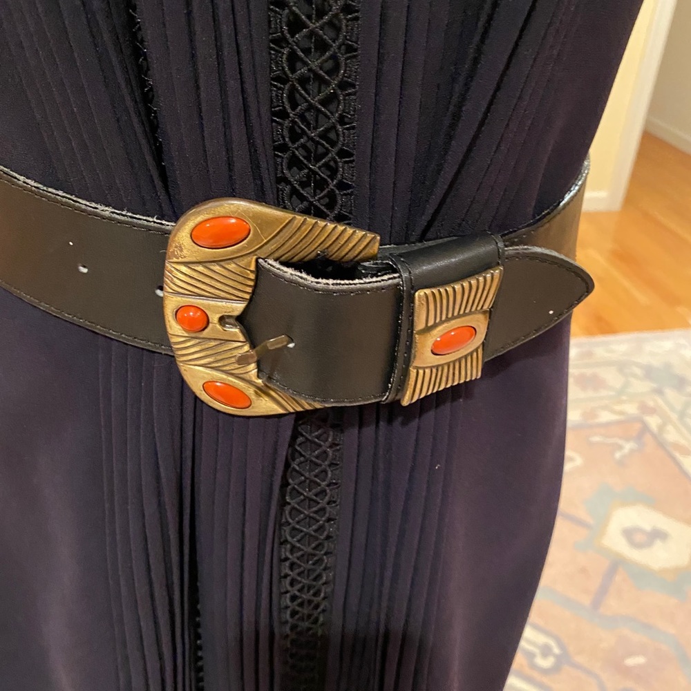 A small size leather belt